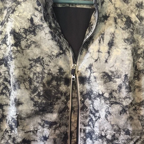 NWOT Stylish Gray Tie-Dye Sleeveless Vest - Picture 5 of 6